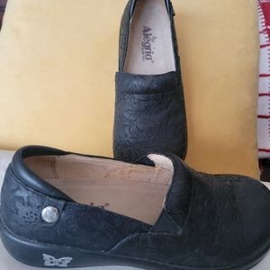 Alegria clogs